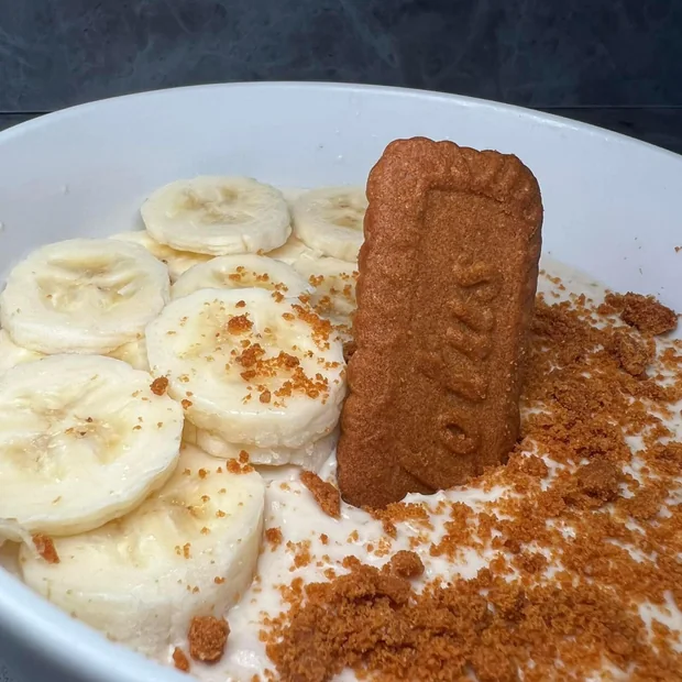 Banana yoghurt bowl with biscuit crumb